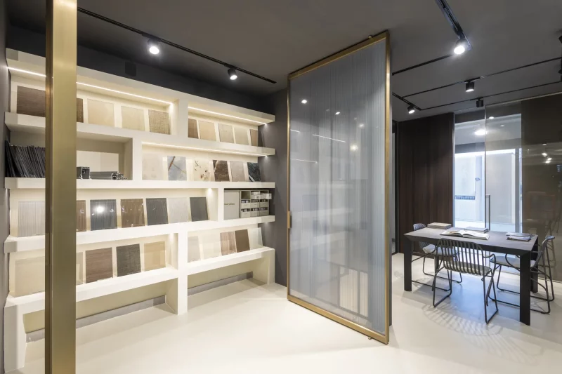Le porte HenryGlass nel nuovo showroom Saggese